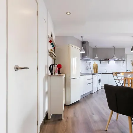 Akomodat En Luminoso Junto Al Paseo De La Ria *